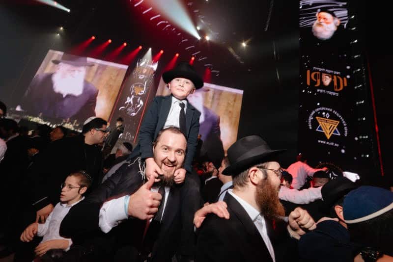 רגע היסטורי במוסקבה: שורד השבי נכנס בברית המילה רגע היסטורי במוסקבה: שורד השבי נכנס בברית המילה