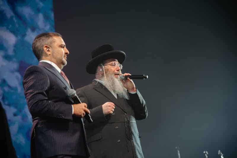 רגע היסטורי במוסקבה: שורד השבי נכנס בברית המילה רגע היסטורי במוסקבה: שורד השבי נכנס בברית המילה