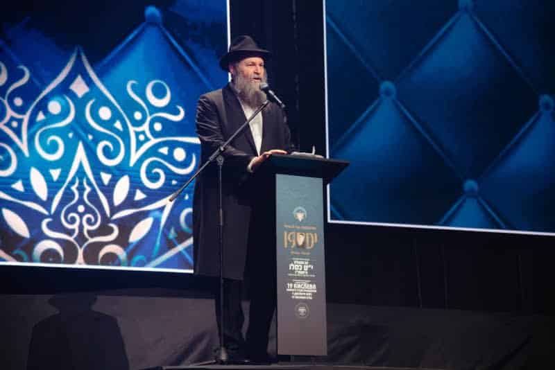 רגע היסטורי במוסקבה: שורד השבי נכנס בברית המילה רגע היסטורי במוסקבה: שורד השבי נכנס בברית המילה