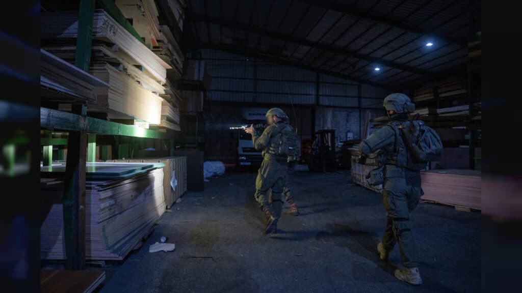 כוחות צה"ל סרקו מאות איתורים ועצרו מספר מחבלים - צפו כוחות צה"ל סרקו מאות איתורים ועצרו מספר מחבלים - צפו