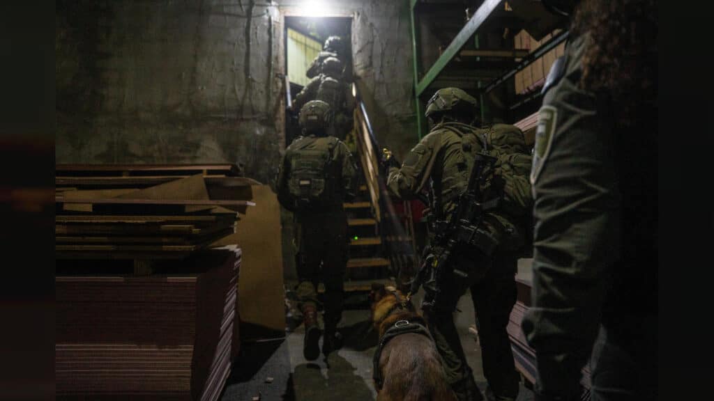 כוחות צה"ל סרקו מאות איתורים ועצרו מספר מחבלים - צפו כוחות צה"ל סרקו מאות איתורים ועצרו מספר מחבלים - צפו