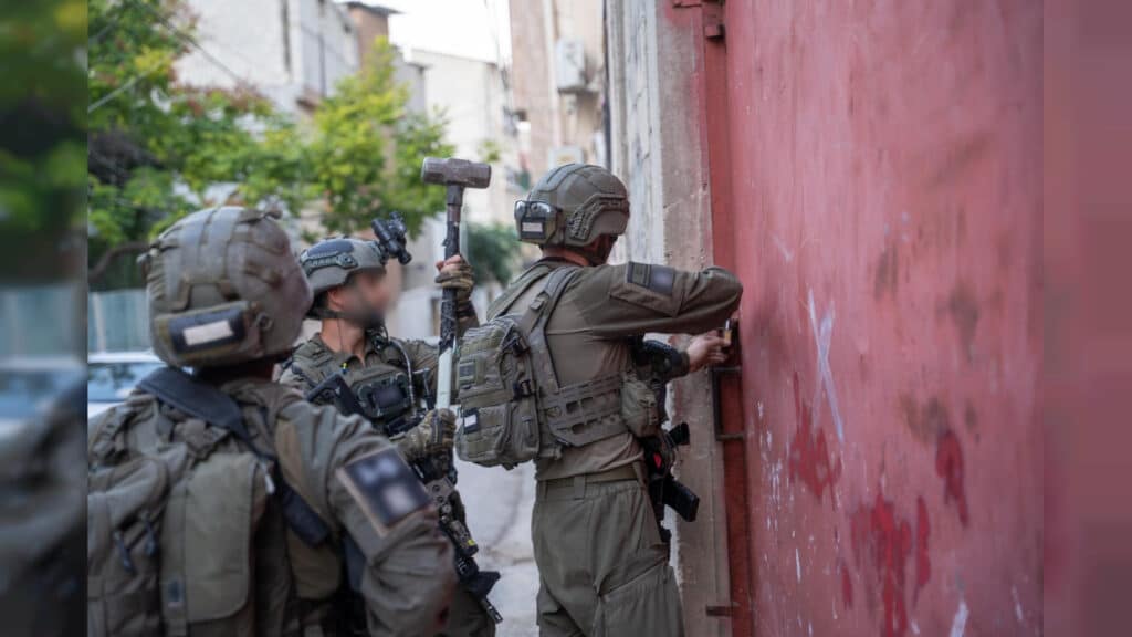 כוחות צה"ל סרקו מאות איתורים ועצרו מספר מחבלים - צפו כוחות צה"ל סרקו מאות איתורים ועצרו מספר מחבלים - צפו