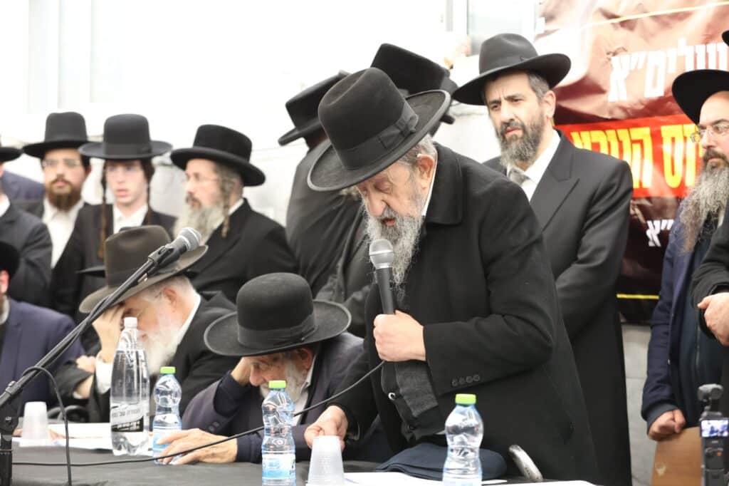 ללא פשרות: הרבנים הכריזו על עצרת רבבות נגד גזירת הגיוס