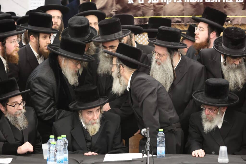 ללא פשרות: הרבנים הכריזו על עצרת רבבות נגד גזירת הגיוס