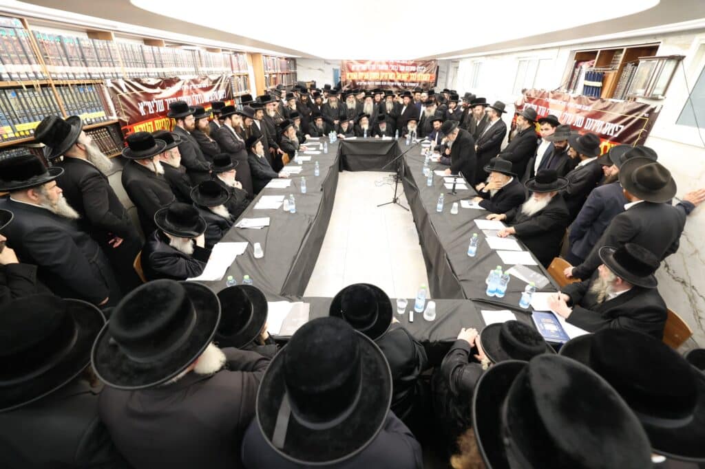 ללא פשרות: הרבנים הכריזו על עצרת רבבות נגד גזירת הגיוס