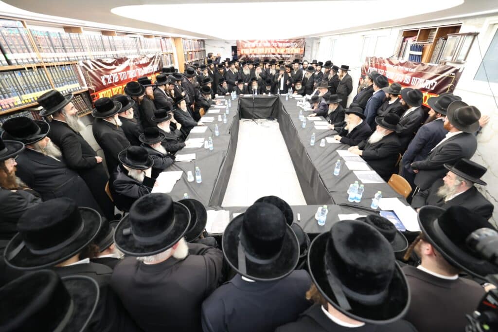 ללא פשרות: הרבנים הכריזו על עצרת רבבות נגד גזירת הגיוס