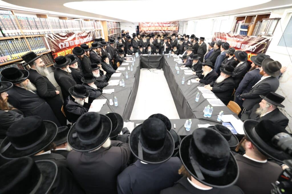 ללא פשרות: הרבנים הכריזו על עצרת רבבות נגד גזירת הגיוס