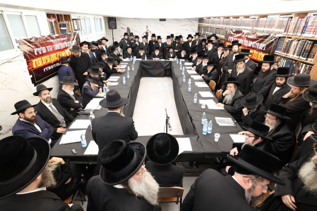 ללא פשרות: הרבנים הכריזו על עצרת רבבות נגד גזירת הגיוס