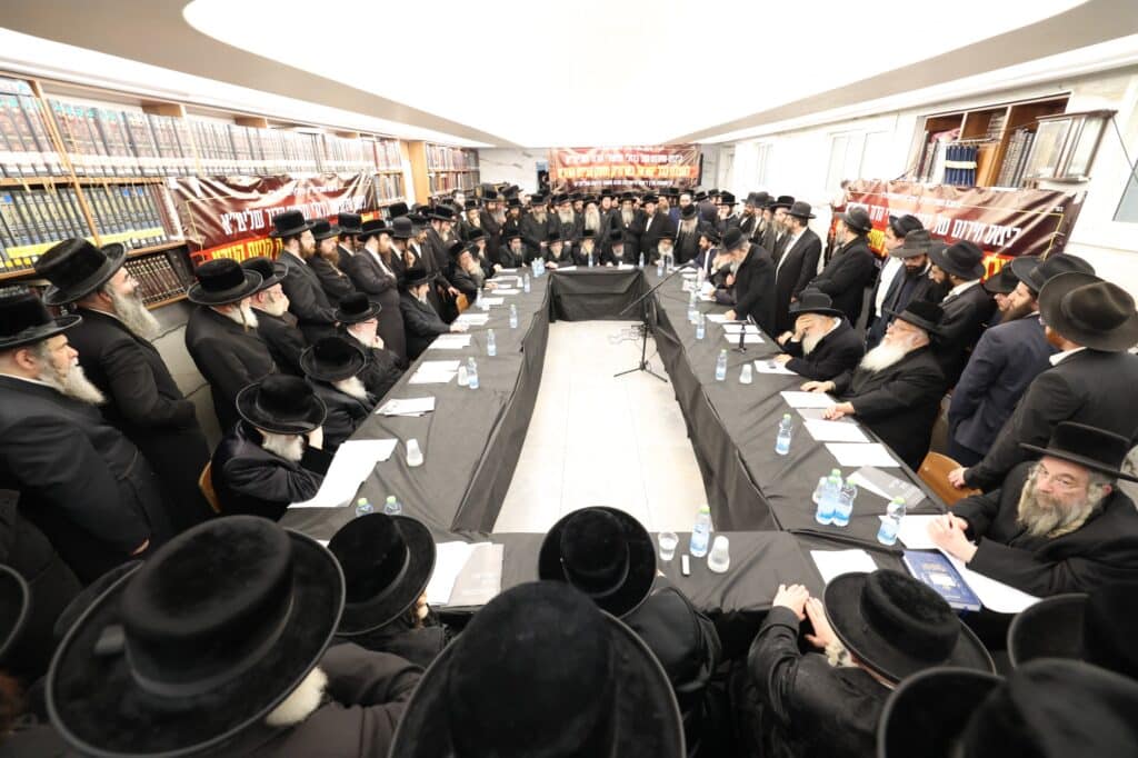 ללא פשרות: הרבנים הכריזו על עצרת רבבות נגד גזירת הגיוס