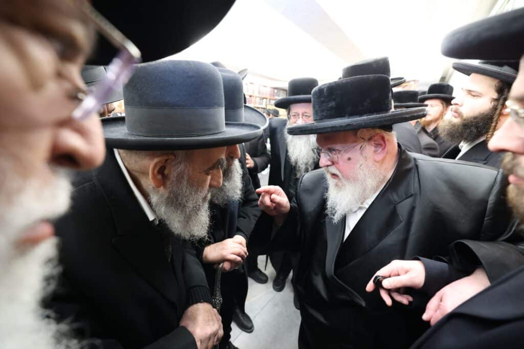 ללא פשרות: הרבנים הכריזו על עצרת רבבות נגד גזירת הגיוס