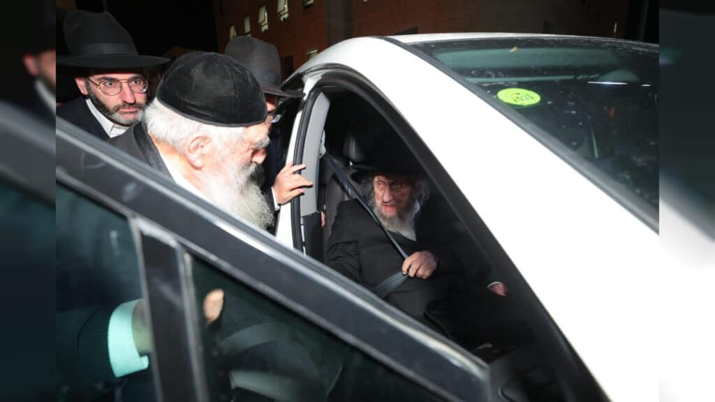 מרן הגר"ד לנדו לבחורים: "גזירותיהם יתבטלו כעפרא דארעא" מרן הגר"ד לנדו לבחורים: "גזירותיהם יתבטלו כעפרא דארעא"