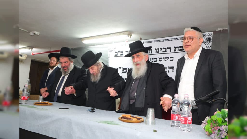 מרן הגר"ד לנדו לבחורים: "גזירותיהם יתבטלו כעפרא דארעא" מרן הגר"ד לנדו לבחורים: "גזירותיהם יתבטלו כעפרא דארעא"