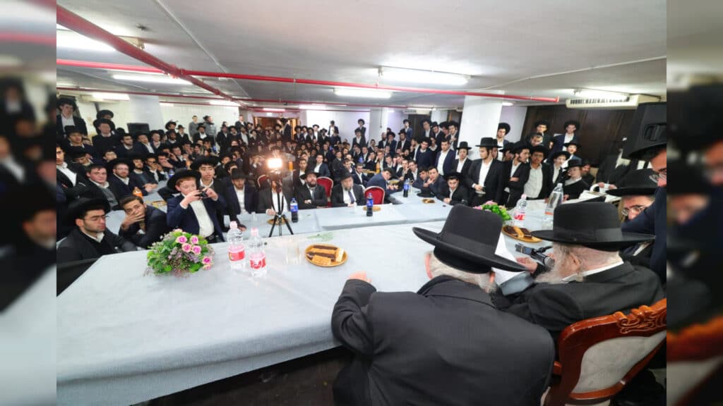 מרן הגר"ד לנדו לבחורים: "גזירותיהם יתבטלו כעפרא דארעא" מרן הגר"ד לנדו לבחורים: "גזירותיהם יתבטלו כעפרא דארעא"