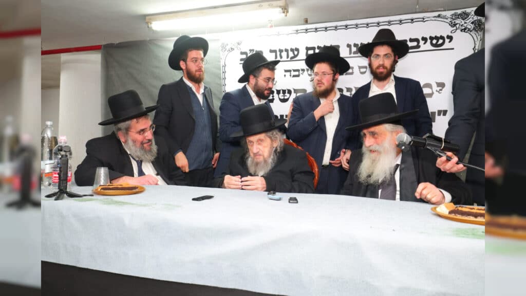 מרן הגר"ד לנדו לבחורים: "גזירותיהם יתבטלו כעפרא דארעא" מרן הגר"ד לנדו לבחורים: "גזירותיהם יתבטלו כעפרא דארעא"