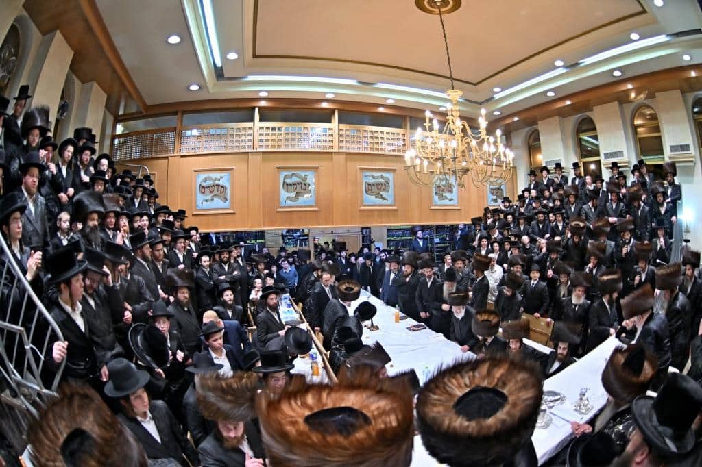 גלריה: שמחת הבר מצווה לבן כבו"ק האדמו"ר מסאדיגורא