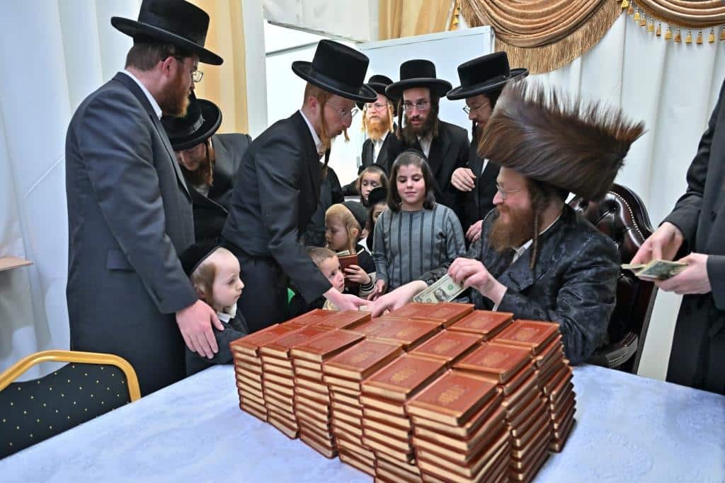 חנוכה בספינקא ב"ש: מעמד ההדלקה וחלוקת דמי חנוכה