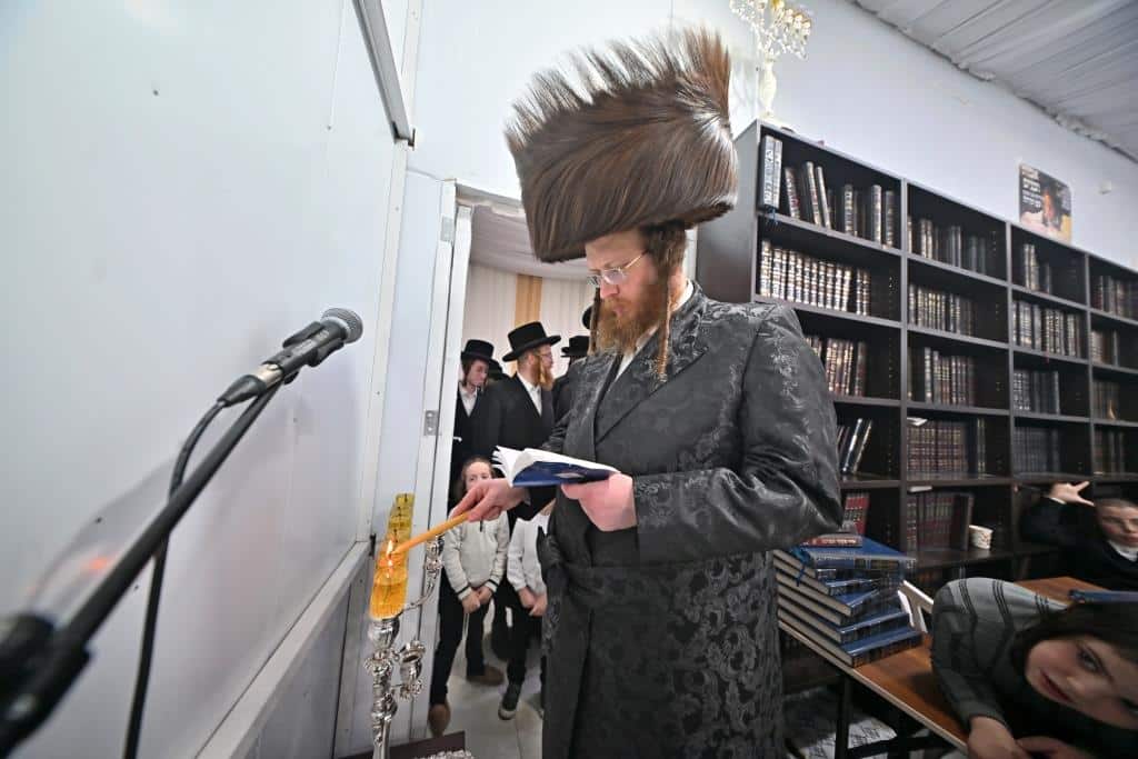 חנוכה בספינקא ב"ש: מעמד ההדלקה וחלוקת דמי חנוכה