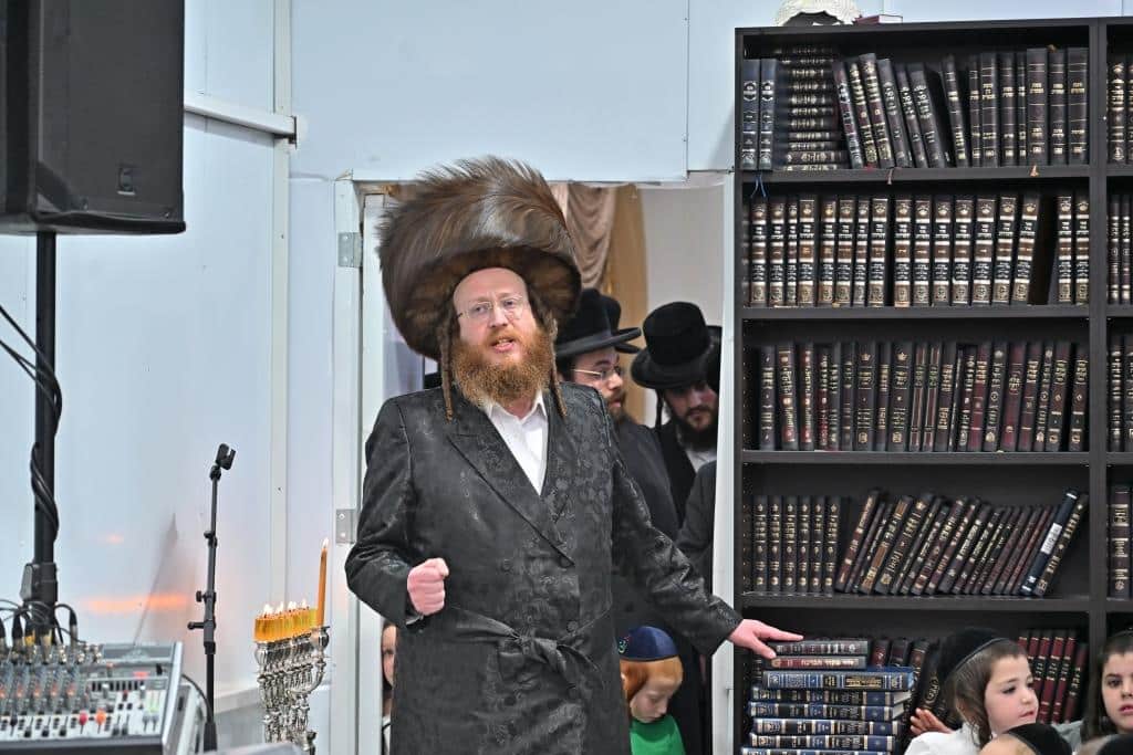 חנוכה בספינקא ב"ש: מעמד ההדלקה וחלוקת דמי חנוכה