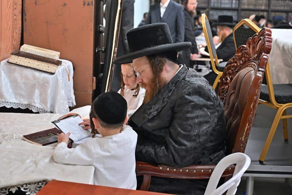 חנוכה בספינקא ב"ש: מעמד ההדלקה וחלוקת דמי חנוכה