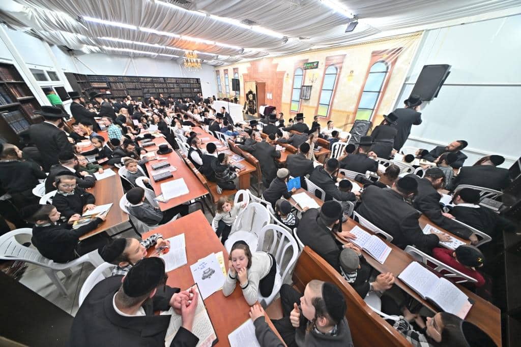 חנוכה בספינקא ב"ש: מעמד ההדלקה וחלוקת דמי חנוכה