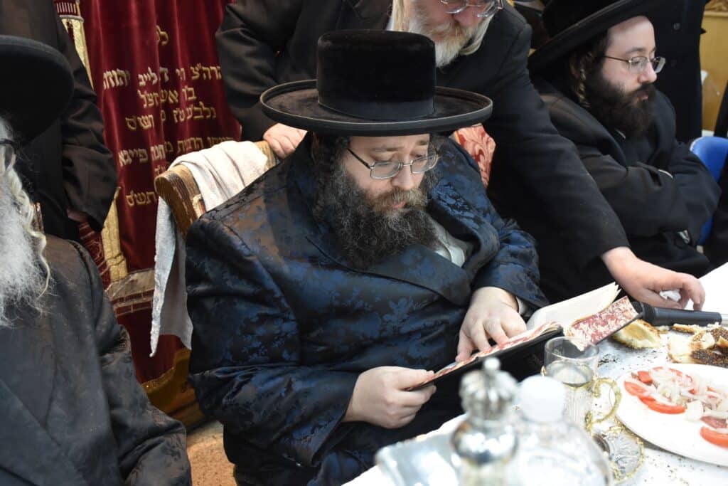 מעמד טיש בצאנז זמיגרד ביומא דהילולא לבעל הביכורי חיים מעמד טיש בצאנז זמיגרד ביומא דהילולא לבעל הביכורי חיים