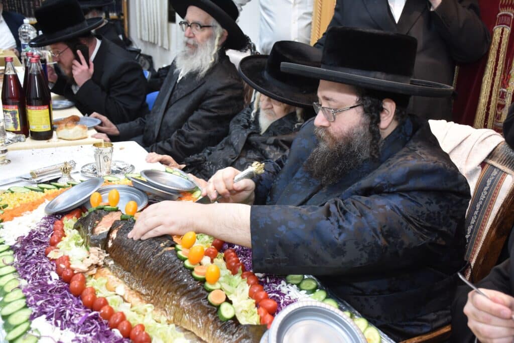 מעמד טיש בצאנז זמיגרד ביומא דהילולא לבעל הביכורי חיים מעמד טיש בצאנז זמיגרד ביומא דהילולא לבעל הביכורי חיים