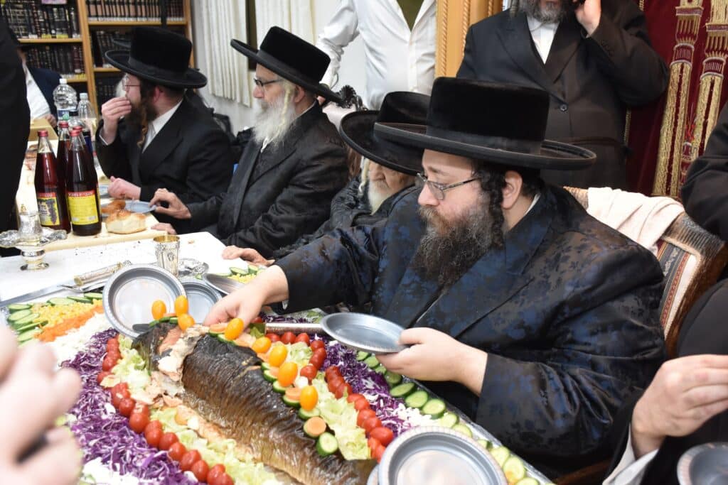 מעמד טיש בצאנז זמיגרד ביומא דהילולא לבעל הביכורי חיים מעמד טיש בצאנז זמיגרד ביומא דהילולא לבעל הביכורי חיים