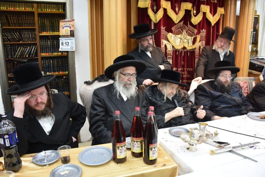 מעמד טיש בצאנז זמיגרד ביומא דהילולא לבעל הביכורי חיים מעמד טיש בצאנז זמיגרד ביומא דהילולא לבעל הביכורי חיים