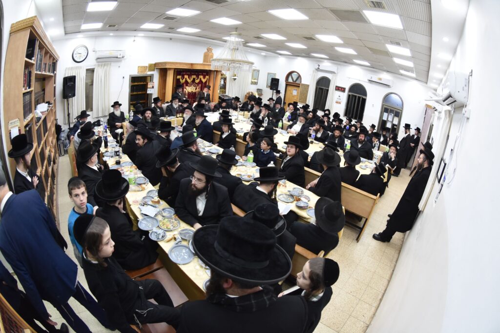 מעמד טיש בצאנז זמיגרד ביומא דהילולא לבעל הביכורי חיים מעמד טיש בצאנז זמיגרד ביומא דהילולא לבעל הביכורי חיים