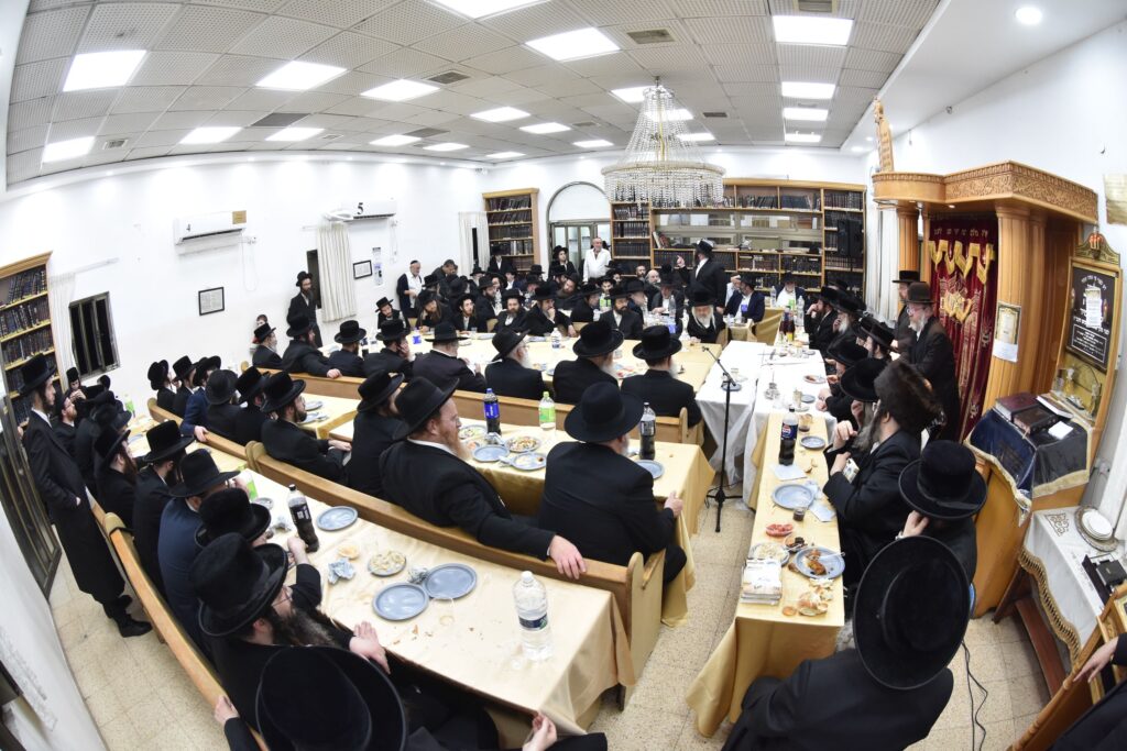 מעמד טיש בצאנז זמיגרד ביומא דהילולא לבעל הביכורי חיים מעמד טיש בצאנז זמיגרד ביומא דהילולא לבעל הביכורי חיים