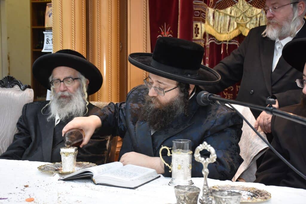 מעמד טיש בצאנז זמיגרד ביומא דהילולא לבעל הביכורי חיים מעמד טיש בצאנז זמיגרד ביומא דהילולא לבעל הביכורי חיים