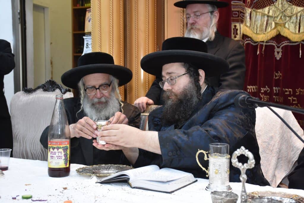 מעמד טיש בצאנז זמיגרד ביומא דהילולא לבעל הביכורי חיים מעמד טיש בצאנז זמיגרד ביומא דהילולא לבעל הביכורי חיים