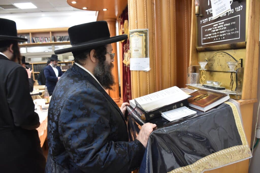 מעמד טיש בצאנז זמיגרד ביומא דהילולא לבעל הביכורי חיים מעמד טיש בצאנז זמיגרד ביומא דהילולא לבעל הביכורי חיים