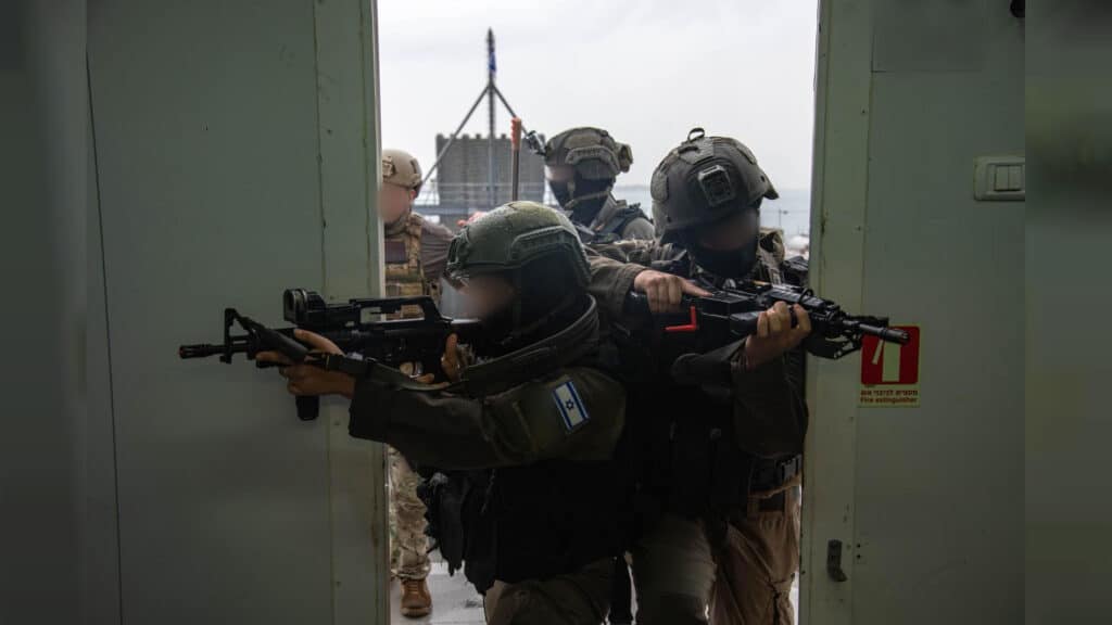 חיל הים תרגלו עם צבא ארה"ב בלב ים התיכון: צפו בתיעודים חיל הים תרגלו עם צבא ארה"ב בלב ים התיכון: צפו בתיעודים