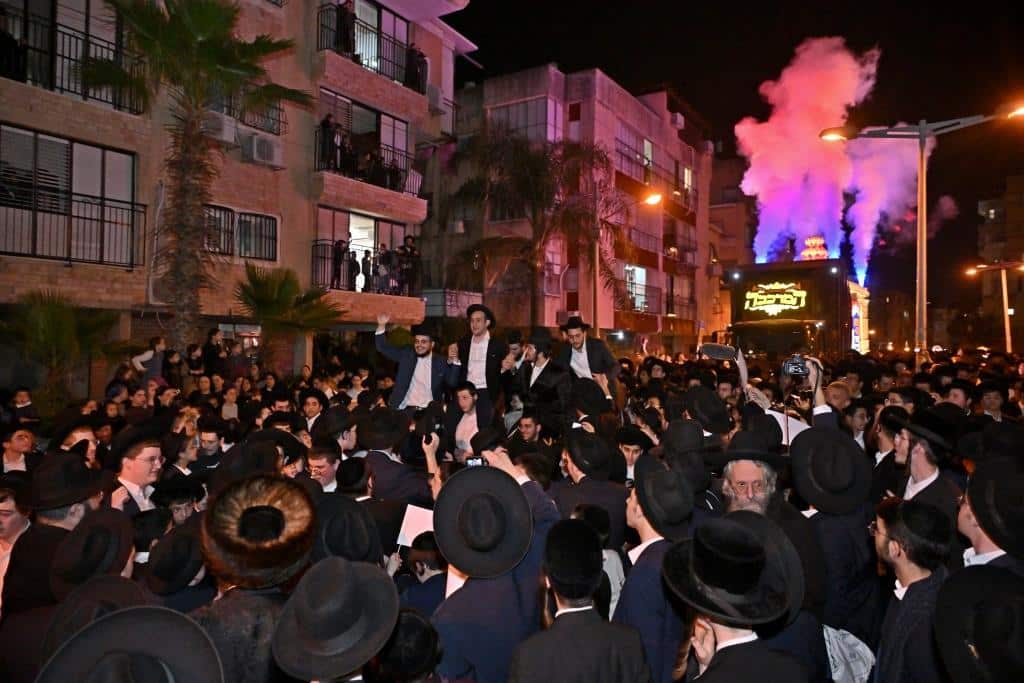 מעמד קבלת פנים ברחובות בני ברק לאסירי עולם התורה