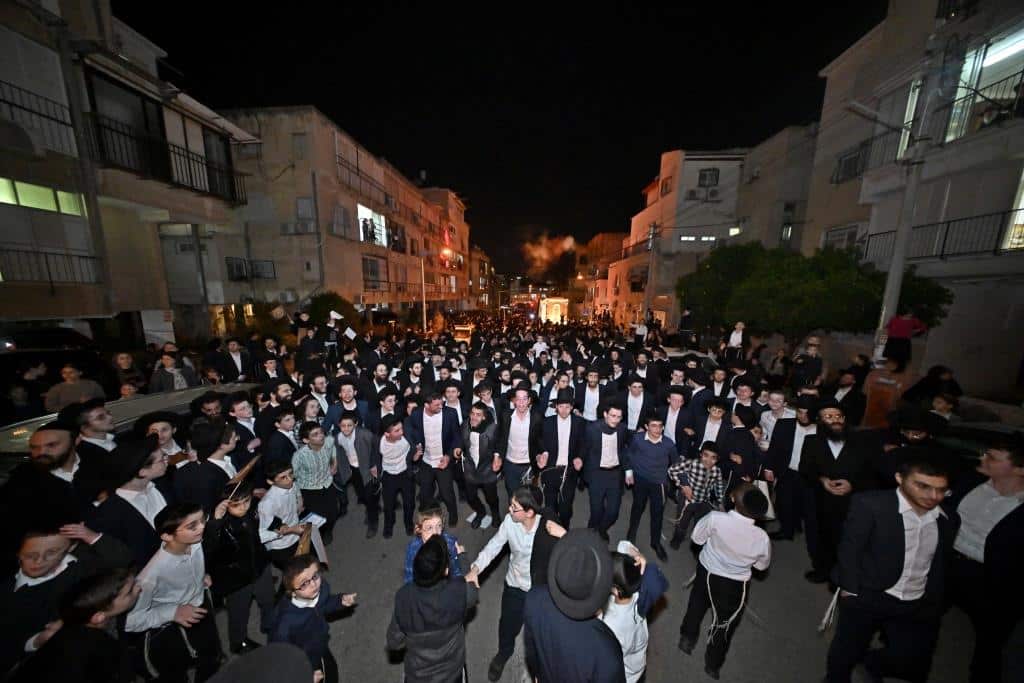 מעמד קבלת פנים ברחובות בני ברק לאסירי עולם התורה