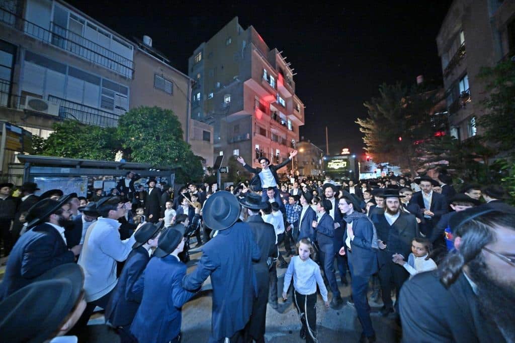 מעמד קבלת פנים ברחובות בני ברק לאסירי עולם התורה