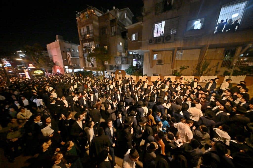 מעמד קבלת פנים ברחובות בני ברק לאסירי עולם התורה