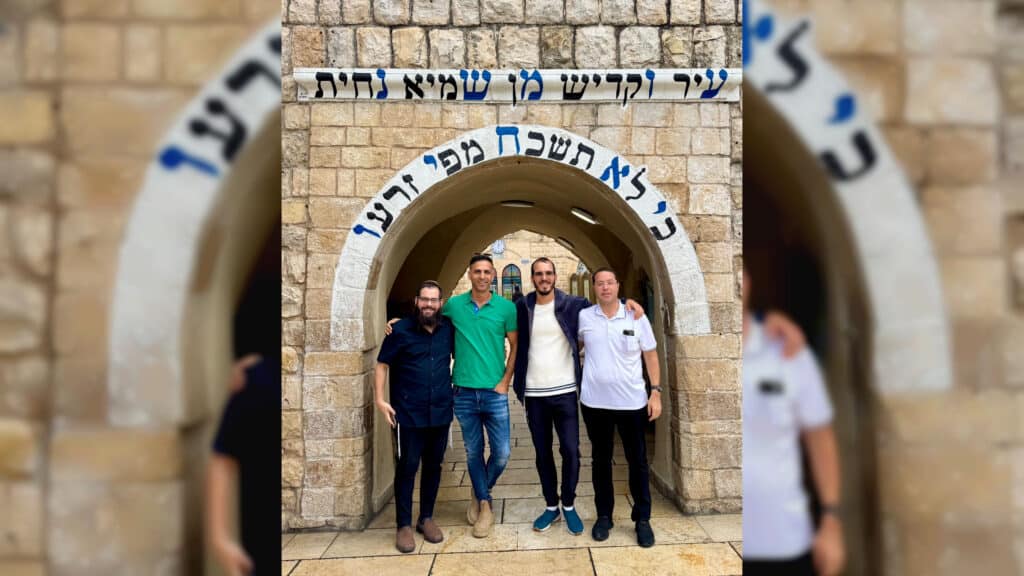 איצקוביץ': הפיוס הליטאי והזמר החסידי ששר בתימנית איצקוביץ': הפיוס הליטאי והזמר החסידי ששר בתימנית