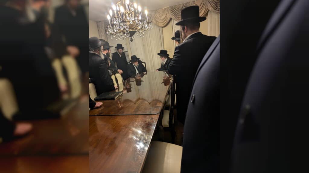 המשב"ק: המשפחה שחזרה לכהונה והמעורר שחסר בפוניבז'