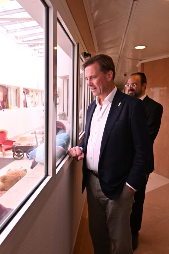 שגריר גרמניה בישראל עשה שטייגען בישיבה בטלזסטון שגריר גרמניה בישראל עשה שטייגען בישיבה בטלזסטון