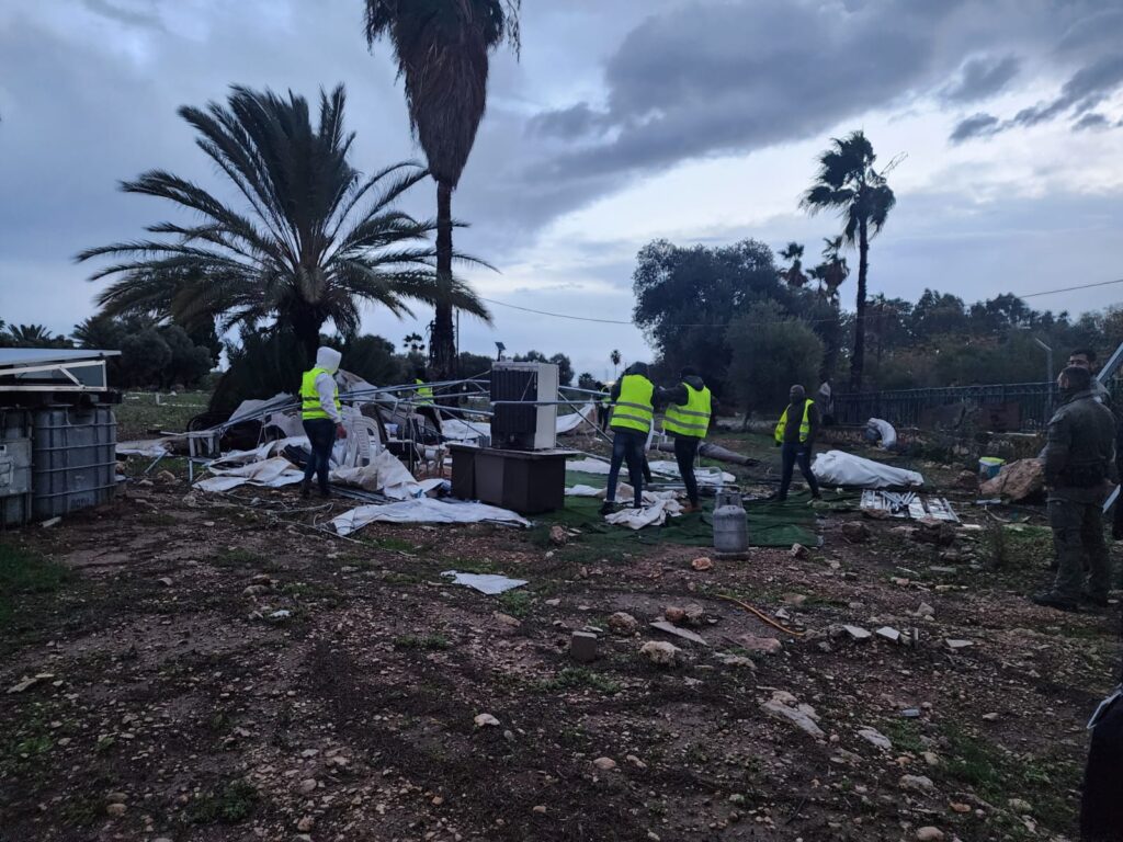 רשויות האכיפה הרסו את האוהל הסמוך לקבר הטרוריסט האגדי רשויות האכיפה הרסו את האוהל הסמוך לקבר הטרוריסט האגדי