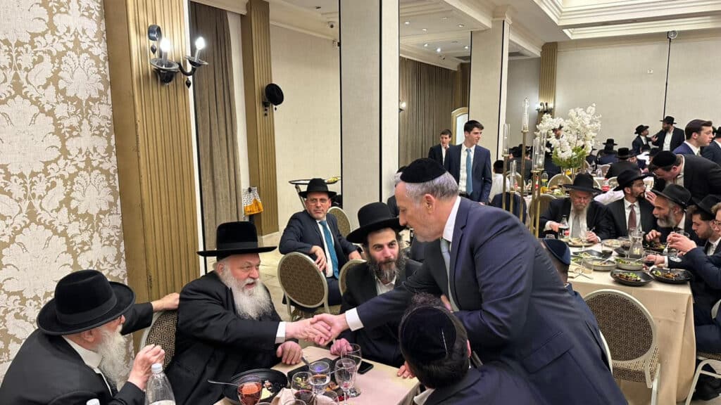 איצקוביץ': התקרית על הכביש ועוגת השטריימל לסמנכ"ל איצקוביץ': התקרית על הכביש ועוגת השטריימל לסמנכ"ל