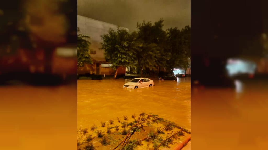 עם סירות הצלה: 58 חילוצים מהצפות בבית שקמה ואשקלון עם סירות הצלה: 58 חילוצים מהצפות בבית שקמה ואשקלון