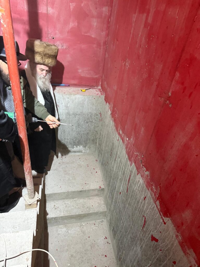 לאחר התגלית ההיסטורית: האדמו"ר מקאזניץ ביקר בפולין לאחר התגלית ההיסטורית: האדמו"ר מקאזניץ ביקר בפולין