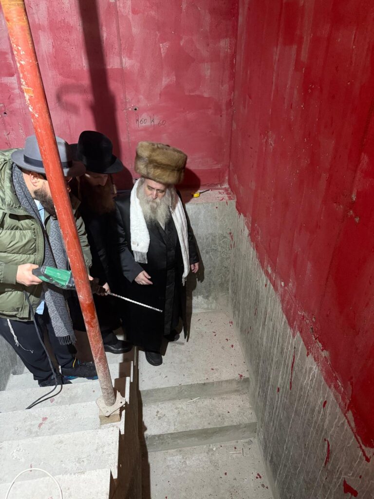 לאחר התגלית ההיסטורית: האדמו"ר מקאזניץ ביקר בפולין לאחר התגלית ההיסטורית: האדמו"ר מקאזניץ ביקר בפולין