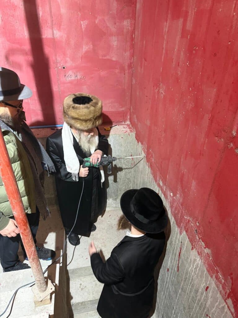 לאחר התגלית ההיסטורית: האדמו"ר מקאזניץ ביקר בפולין לאחר התגלית ההיסטורית: האדמו"ר מקאזניץ ביקר בפולין