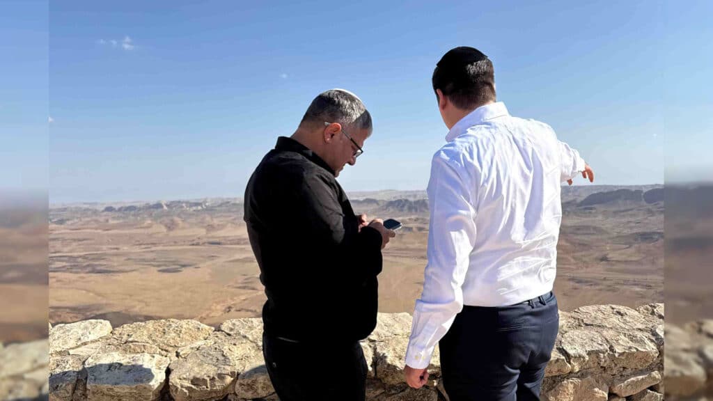 איצקוביץ': הפיוס הליטאי והזמר החסידי ששר בתימנית איצקוביץ': הפיוס הליטאי והזמר החסידי ששר בתימנית