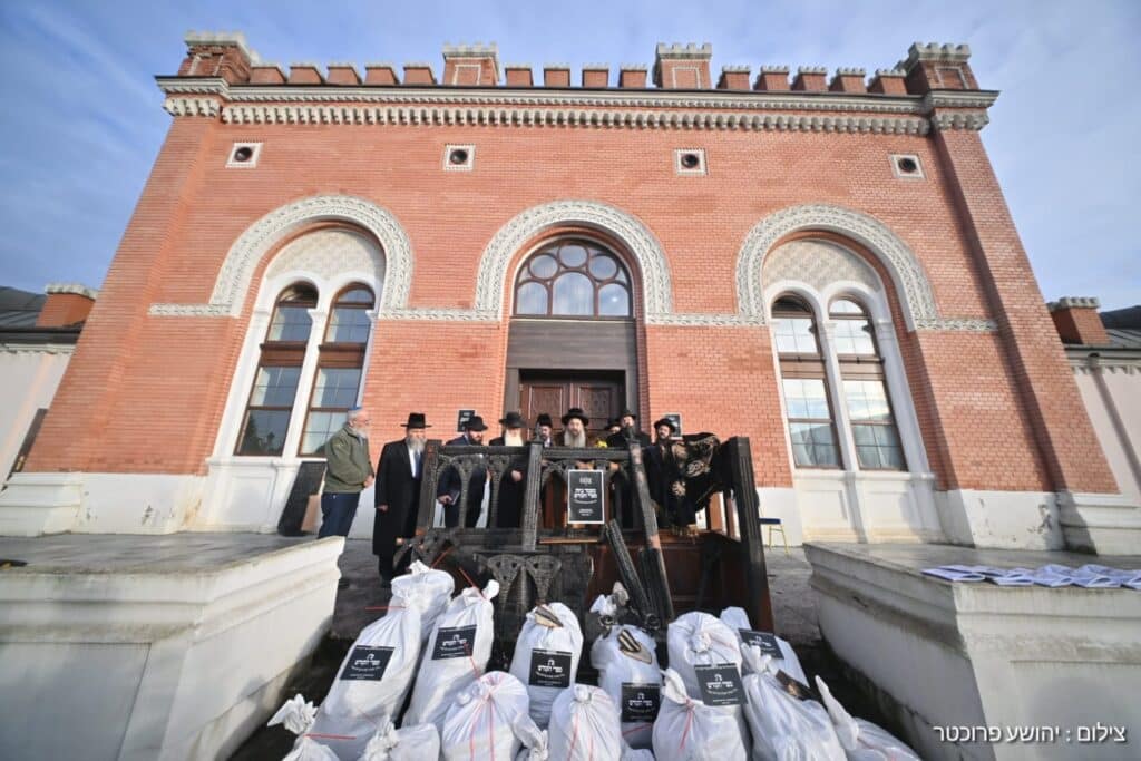 מסע החירום של האדמו"ר מסאדיגורה להצלת הקלויז שנחרב בפוגרום נורא