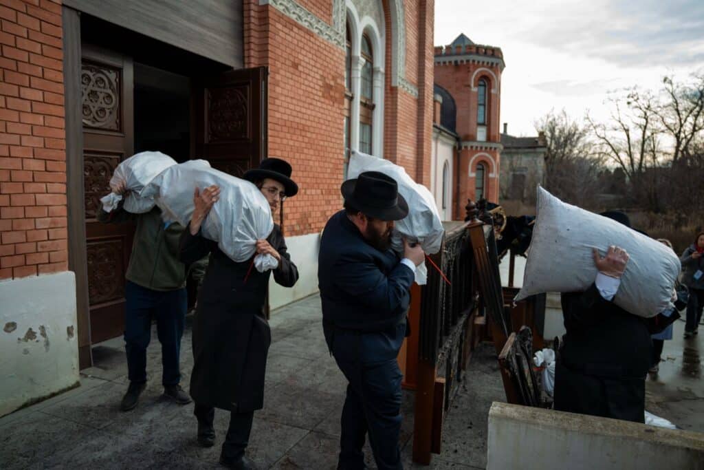 מסע החירום של האדמו"ר מסאדיגורה להצלת הקלויז שנחרב בפוגרום נורא